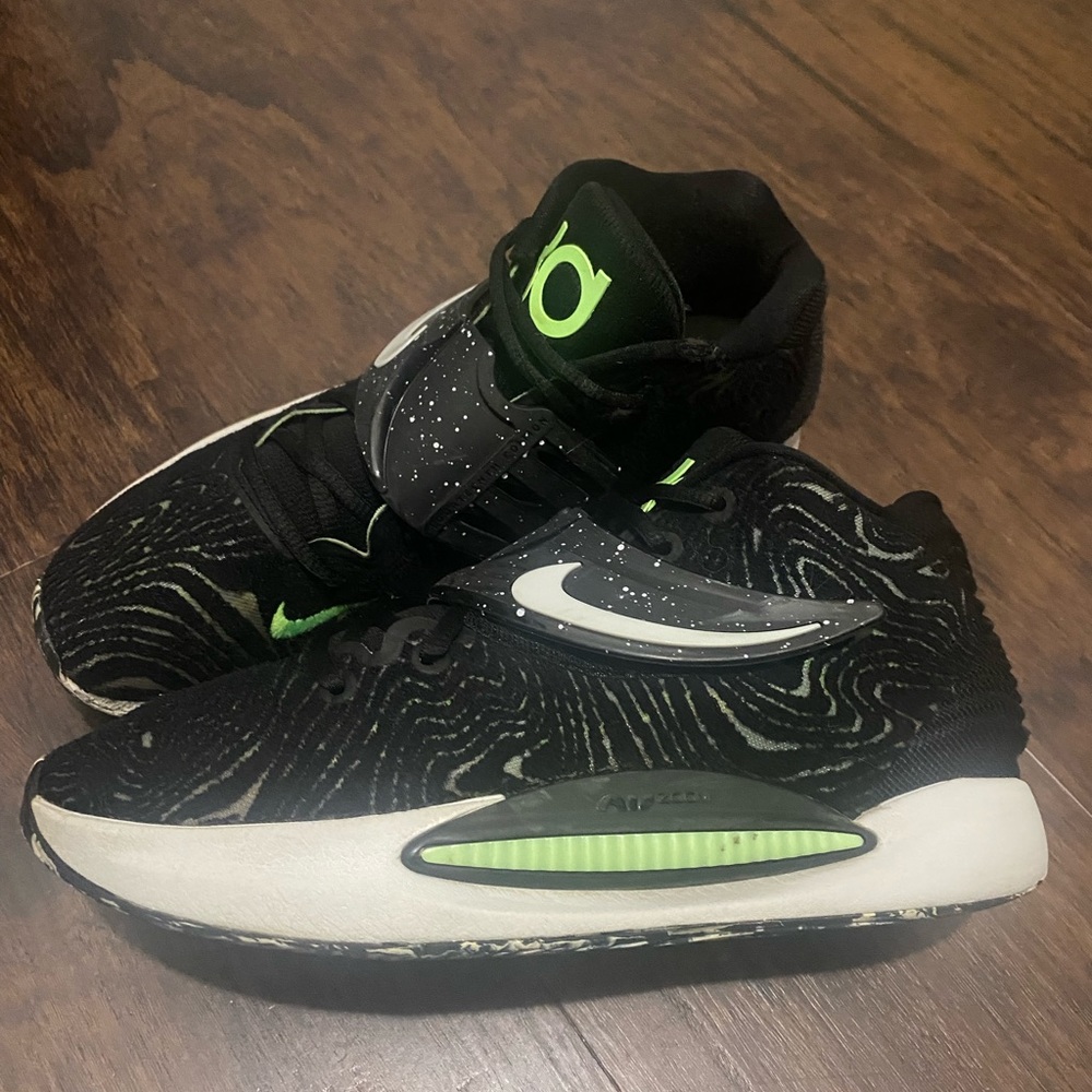 Nike KD 14 Kevin Durant Green Glow size 9 womens basketball shoes